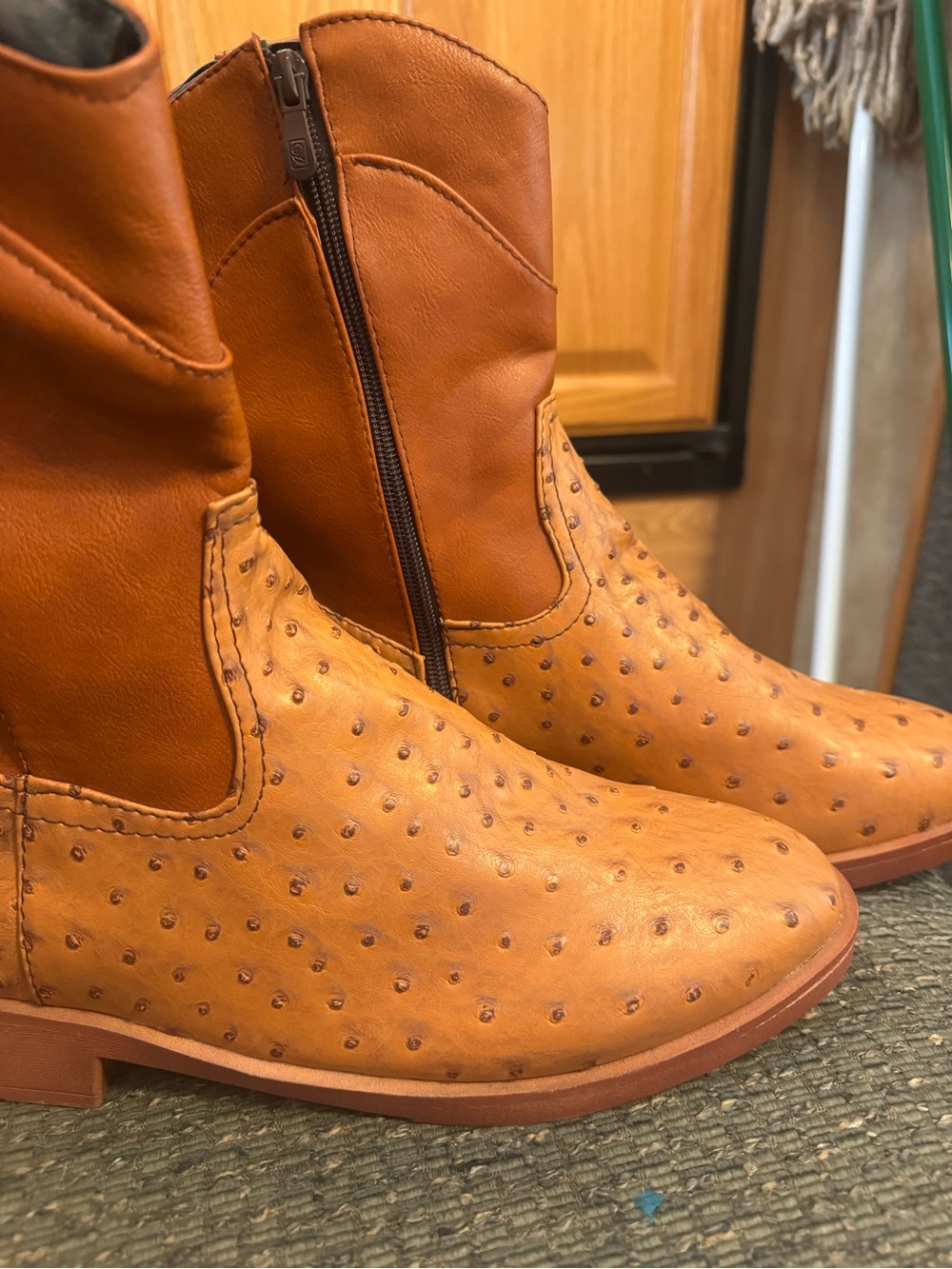 Dahongma Fashion Brown Round Toe Ostrich Pattern Women’s Zip Up Western Boots - Picture 4 of 15